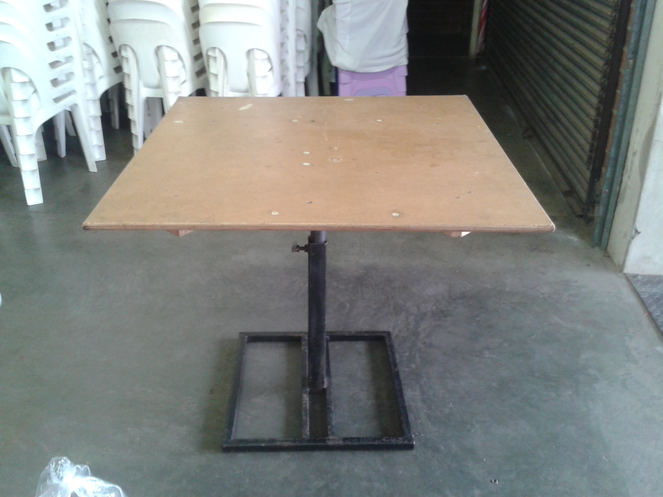 square-table