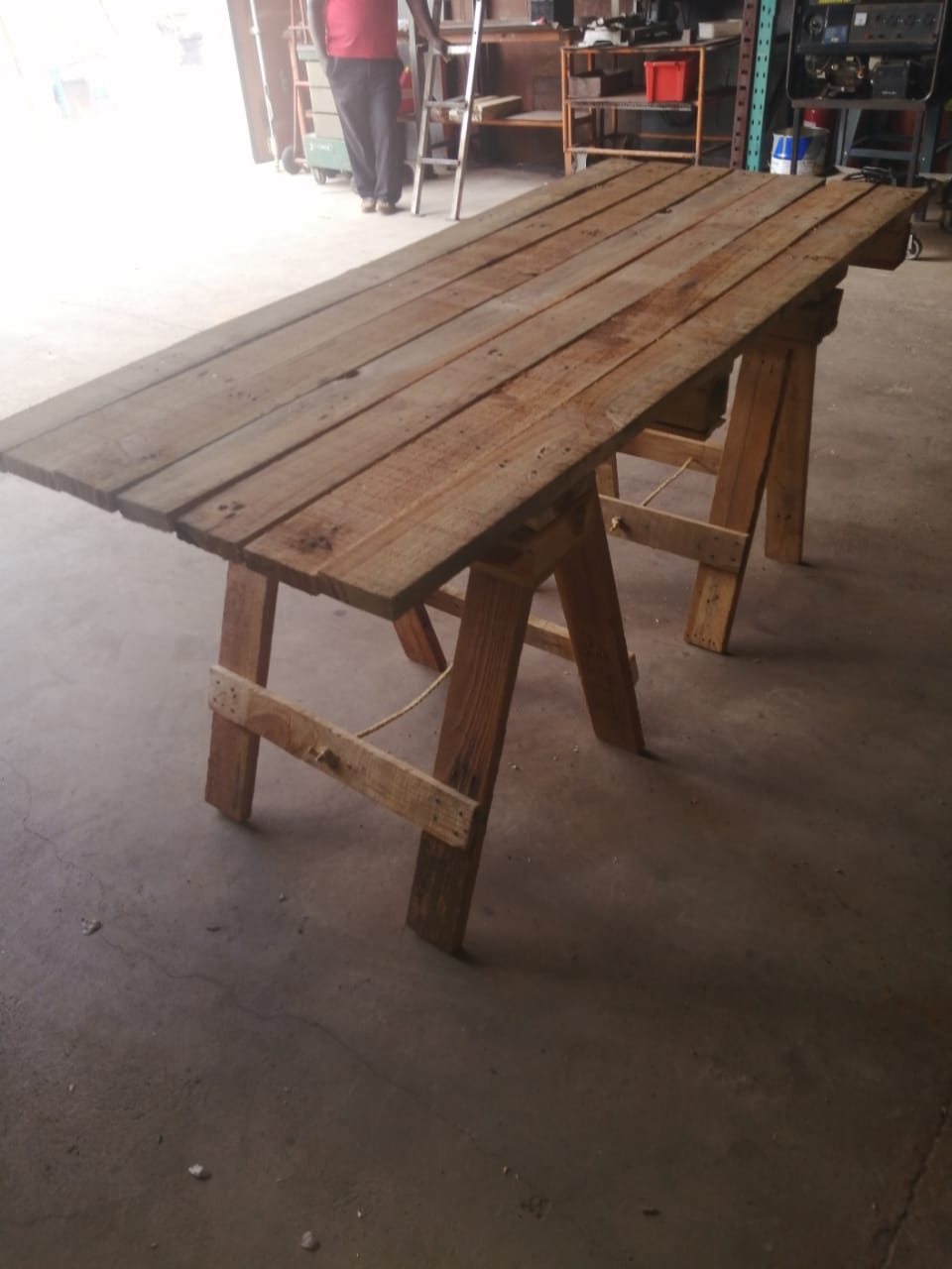 wooden-table-with-bokkies